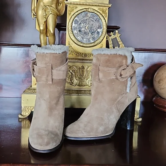 Authentic Burberry booties - Picture 4 of 11